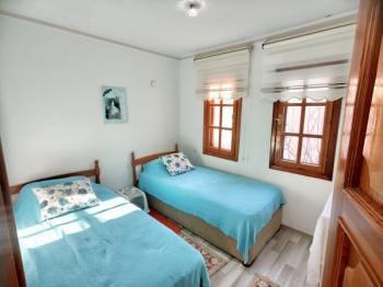 Didim Mavişehir Tepeönü Sitesi'nde Deniz Manzaralı Eşyalı 3+1 Satılık Villa