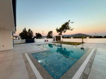 Didim'de Satılık 620 M2 Arsa İçerisinde 3+1 Villa