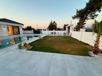Didim'de Satılık 620 M2 Arsa İçerisinde 3+1 Villa