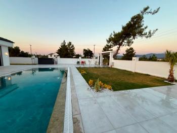 Didim'de Satılık 620 M2 Arsa İçerisinde 3+1 Villa