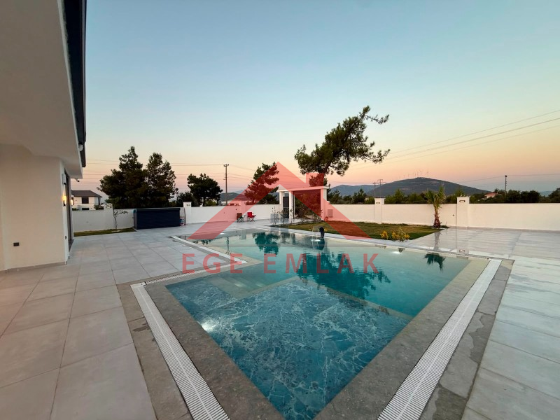 Didim'de Satılık 620 M2 Arsa İçerisinde 3+1 Villa