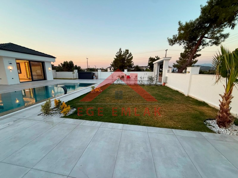 Didim'de Satılık 620 M2 Arsa İçerisinde 3+1 Villa