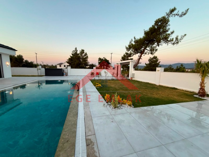 Didim'de Satılık 620 M2 Arsa İçerisinde 3+1 Villa