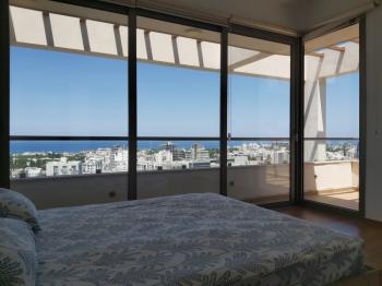 KKTC GİRNE MERKEZDE DENİZ VE DAĞ MANZARALI SATILIK 3+1 PENTHOUSE DAİRE