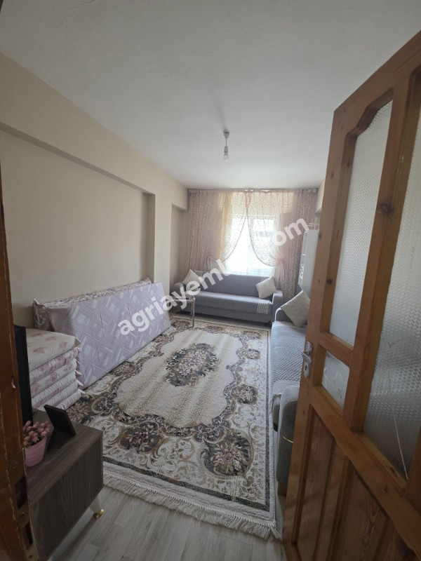 LEYLEKPINAR'DA ŞAKIRO KENT MEYDANIN YAKININDA SATILIK 2+1 DAİRE