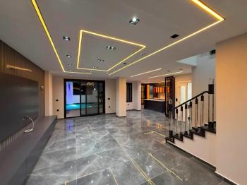 Didim'in Efeler Mahallesinde Satılık 4+1 Villa