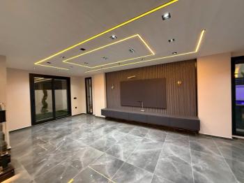Didim'in Efeler Mahallesinde Satılık 4+1 Villa