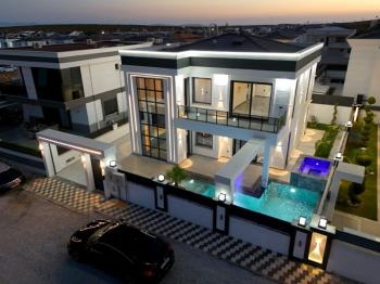 Didim'in Efeler Mahallesinde Satılık 4+1 Villa