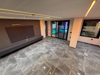 Didim'in Efeler Mahallesinde Satılık 4+1 Villa
