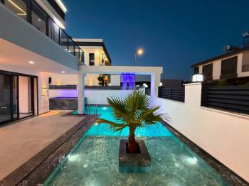 Didim'in Efeler Mahallesinde Satılık 4+1 Villa