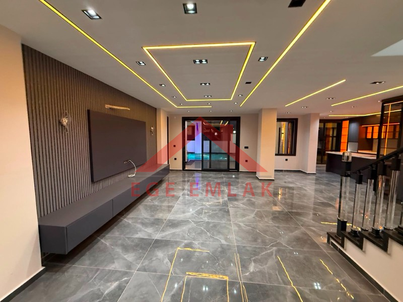 Didim'in Efeler Mahallesinde Satılık 4+1 Villa