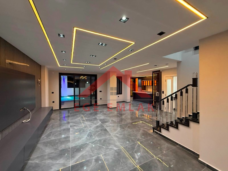Didim'in Efeler Mahallesinde Satılık 4+1 Villa