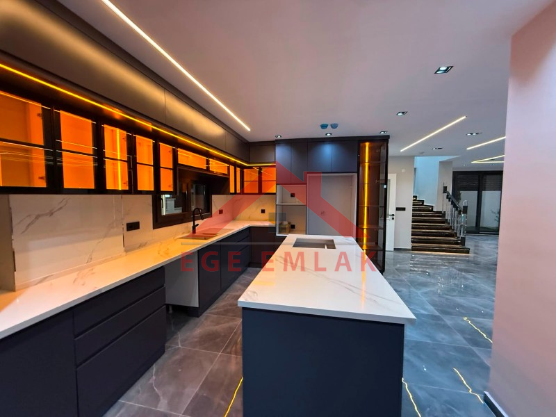 Didim'in Efeler Mahallesinde Satılık 4+1 Villa