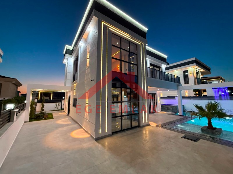 Didim'in Efeler Mahallesinde Satılık 4+1 Villa