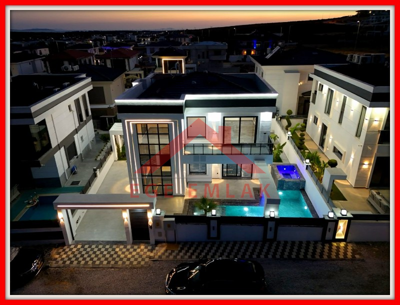 Didim'in Efeler Mahallesinde Satılık 4+1 Villa