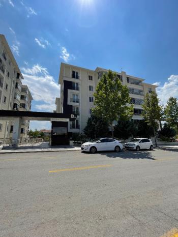 GÜVENAY - ÇORUM SARMAHALl SİTESİ ÇOK GENİŞ SATILIK 4+1 DAİRE
