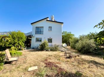 KKTC Girne Karşıyaka 1.250 m² Arsa İçerisinde Satılık 3+1 Müstakil Ev