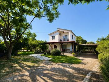 KKTC Girne Karşıyaka 1.250 m² Arsa İçerisinde Satılık 3+1 Müstakil Ev
