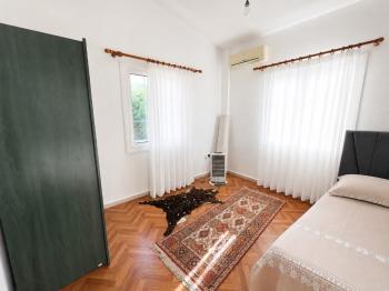 KKTC Girne Karşıyaka 1.250 m² Arsa İçerisinde Satılık 3+1 Müstakil Ev
