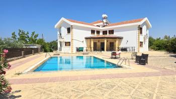  KKTC Girne Alsancak'ta 1 Dönüm Arazi İçerisinde Özel Havuzlu 5+1 Villa