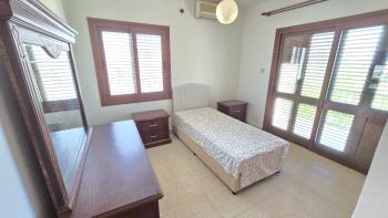  KKTC Girne Alsancak'ta 1 Dönüm Arazi İçerisinde Özel Havuzlu 5+1 Villa