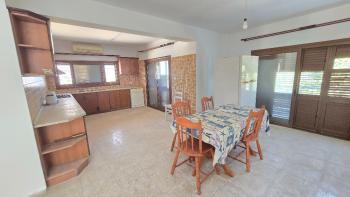  KKTC Girne Alsancak'ta 1 Dönüm Arazi İçerisinde Özel Havuzlu 5+1 Villa