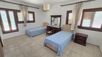  KKTC Girne Alsancak'ta 1 Dönüm Arazi İçerisinde Özel Havuzlu 5+1 Villa
