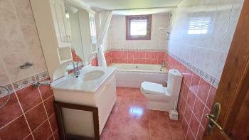  KKTC Girne Alsancak'ta 1 Dönüm Arazi İçerisinde Özel Havuzlu 5+1 Villa