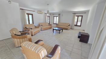  KKTC Girne Alsancak'ta 1 Dönüm Arazi İçerisinde Özel Havuzlu 5+1 Villa