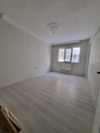 * AFYON ÜÇOK EMLAKTAN EŞREFPAŞA MAH 3+1 120M² TEMİZ BAKIMLI İÇİ YAPILI SATILIK DAİRE 