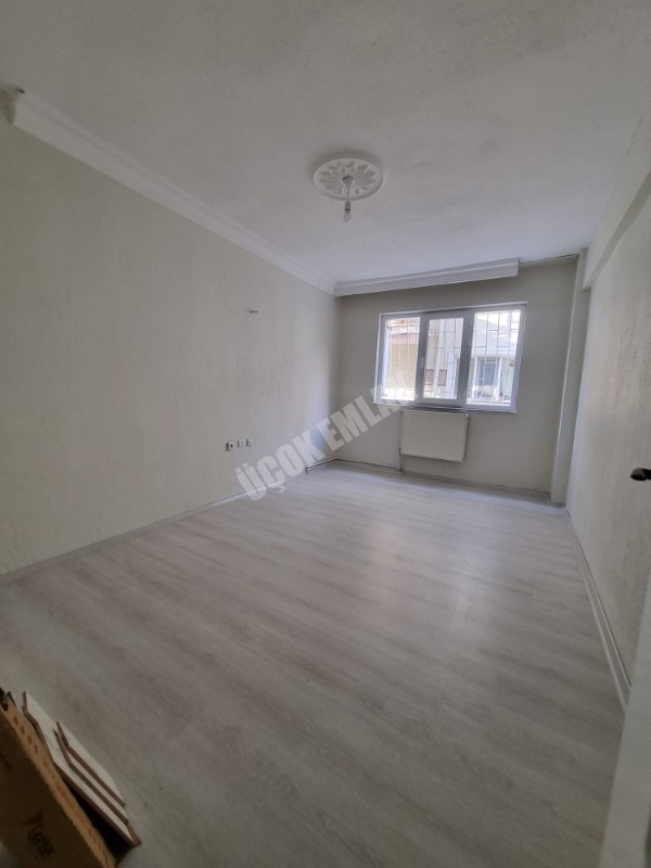 * AFYON ÜÇOK EMLAKTAN EŞREFPAŞA MAH 3+1 120M² TEMİZ BAKIMLI İÇİ YAPILI SATILIK DAİRE 