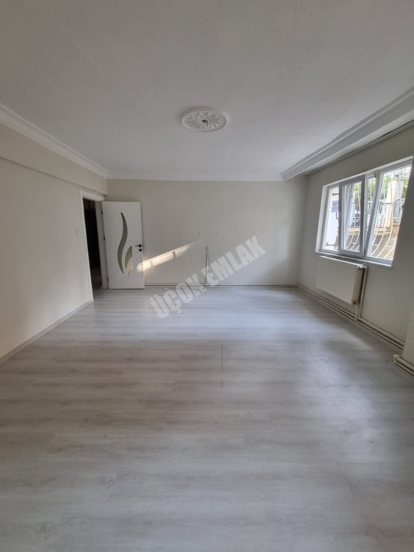 * AFYON ÜÇOK EMLAKTAN EŞREFPAŞA MAH 3+1 120M² TEMİZ BAKIMLI İÇİ YAPILI SATILIK DAİRE 