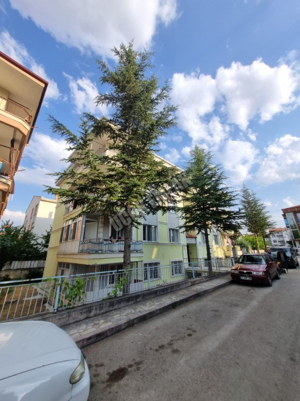 * AFYON ÜÇOK EMLAKTAN EŞREFPAŞA MAH 3+1 120M² TEMİZ BAKIMLI İÇİ YAPILI SATILIK DAİRE 