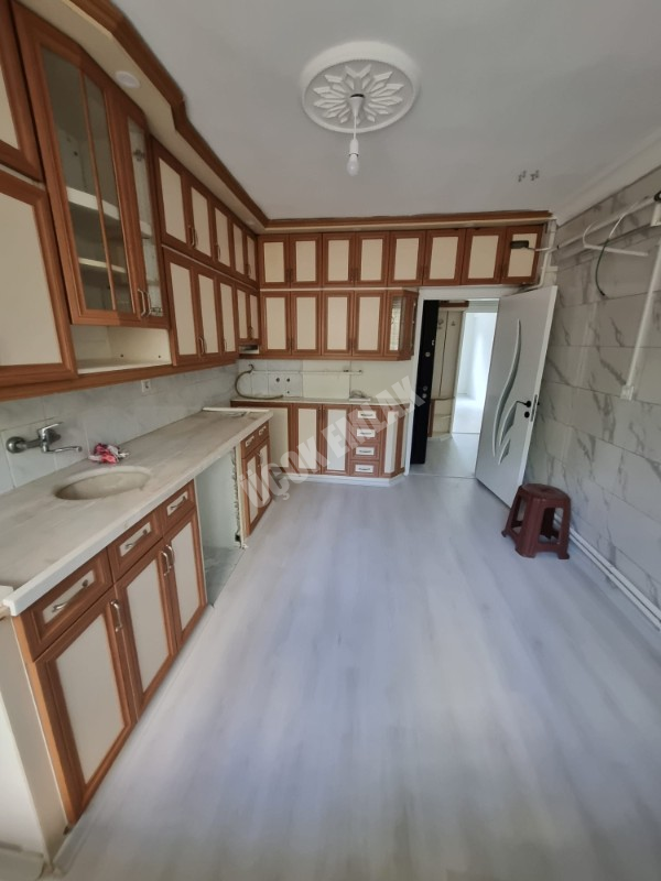 * AFYON ÜÇOK EMLAKTAN EŞREFPAŞA MAH 3+1 120M² TEMİZ BAKIMLI İÇİ YAPILI SATILIK DAİRE 