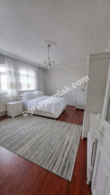 MURAT MAHALLESİNDE MERKEZİ LOKASYONDA SATILIK GENİŞ 3+1 DAİRE