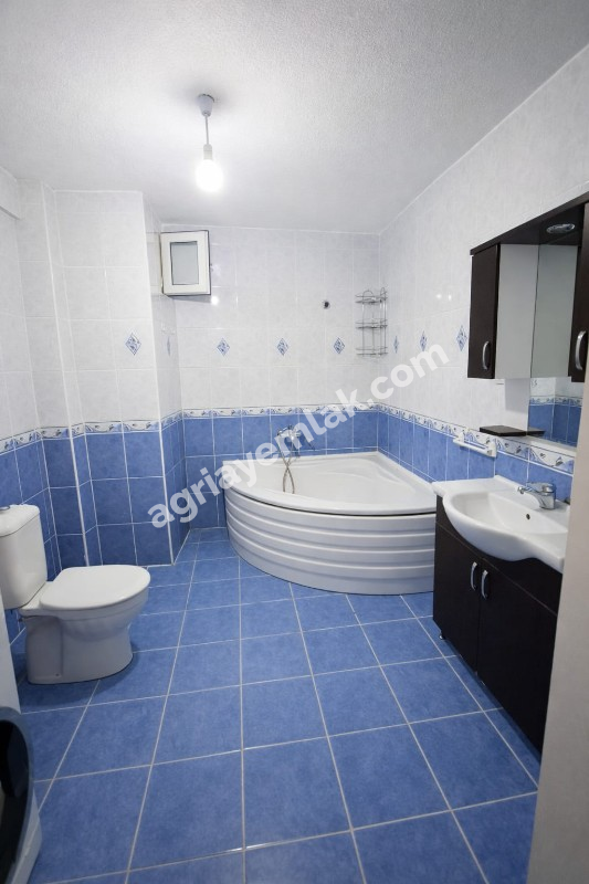 MURAT MAHALLESİNDE MERKEZİ LOKASYONDA SATILIK GENİŞ 3+1 DAİRE