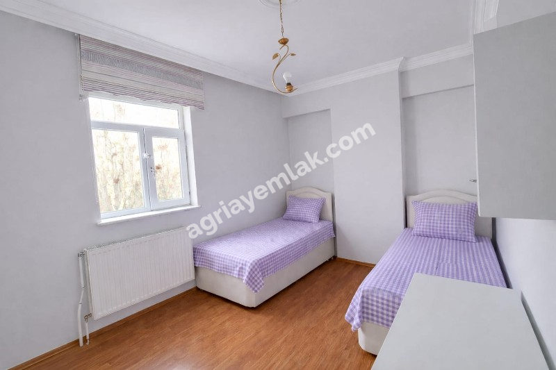 MURAT MAHALLESİNDE MERKEZİ LOKASYONDA SATILIK GENİŞ 3+1 DAİRE