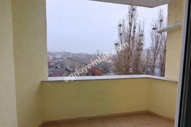 MURAT MAHALLESİNDE MERKEZİ LOKASYONDA SATILIK GENİŞ 3+1 DAİRE