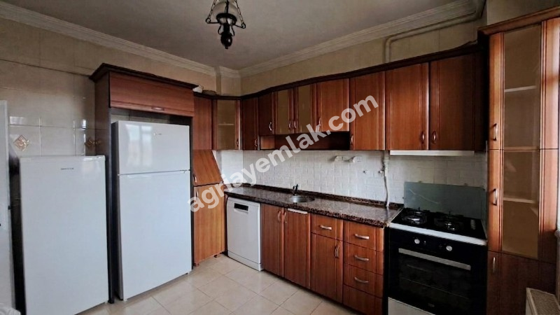 MURAT MAHALLESİNDE MERKEZİ LOKASYONDA SATILIK GENİŞ 3+1 DAİRE