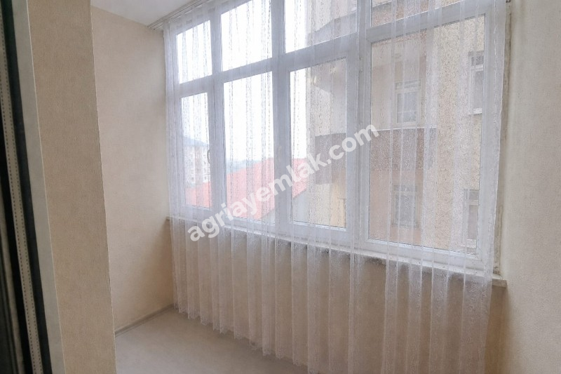 MURAT MAHALLESİNDE MERKEZİ LOKASYONDA SATILIK GENİŞ 3+1 DAİRE