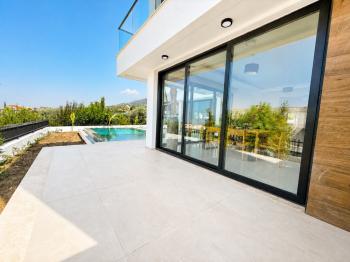 KIBRIS GİRNE BELLAPAİS'TE FULL DENİZ VE DAĞ MANZARALI LÜKS 4+1 SATILIK VİLLA