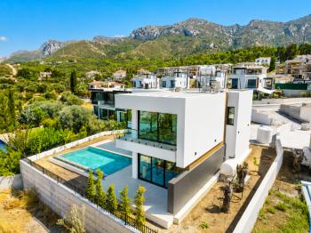 KIBRIS GİRNE BELLAPAİS'TE FULL DENİZ VE DAĞ MANZARALI LÜKS 4+1 SATILIK VİLLA