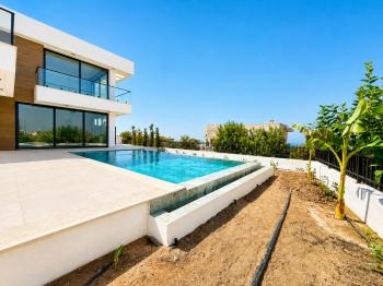 KIBRIS GİRNE BELLAPAİS'TE FULL DENİZ VE DAĞ MANZARALI LÜKS 4+1 SATILIK VİLLA