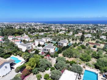 Bellapais'in En Prestijli Konumunda Full Deniz ve Dağ Manzaralı Türk Malı Lüks 4+1 Villa