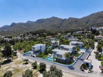 Bellapais'in En Prestijli Konumunda Full Deniz ve Dağ Manzaralı Türk Malı Lüks 4+1 Villa