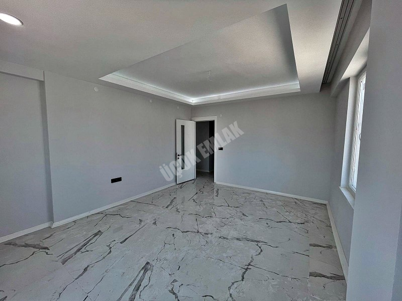 AFYON ÜÇOK EMLAKTAN FATİH MAH KİRALIK SIFIR AYARINDA LÜX 3+1 1 KAT DAİRE