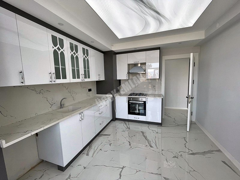 AFYON ÜÇOK EMLAKTAN FATİH MAH KİRALIK SIFIR AYARINDA LÜX 3+1 1 KAT DAİRE