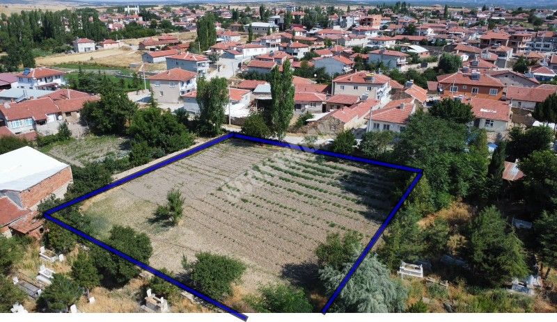 * AFYON ÜÇOK EMLAKTAN İHSANİYE KAYIHAN TÜRBE  MEVKİNDE 1.530M² YATIRIMA UYGUN SATILIK TARLA *