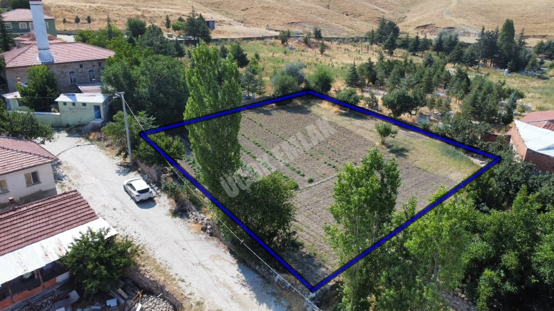 * AFYON ÜÇOK EMLAKTAN İHSANİYE KAYIHAN TÜRBE  MEVKİNDE 1.530M² YATIRIMA UYGUN SATILIK TARLA *