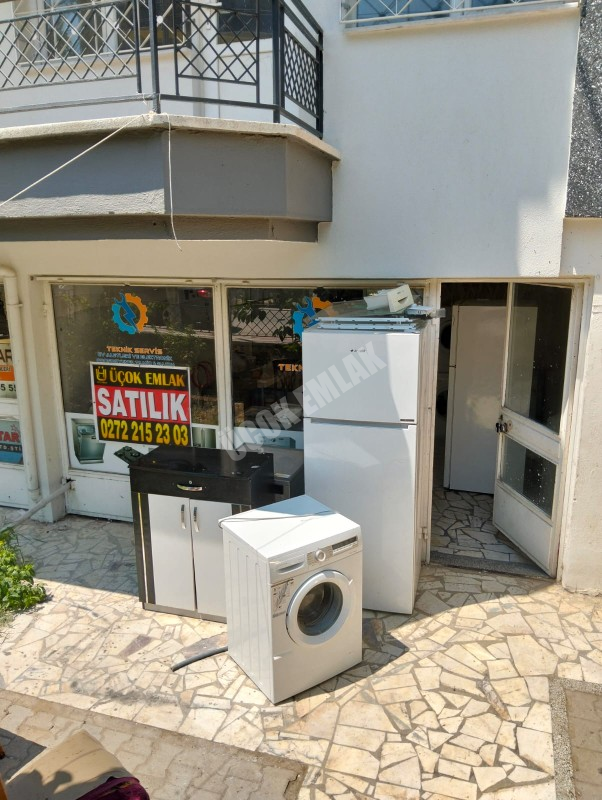 * AFYON ÜÇOK EMLAKTAN KOCATEPE MAH 30M² TEMİZ SATILIK DÜKKAN *